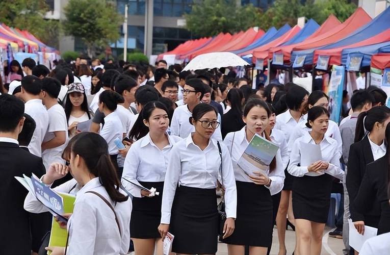 刚毕业大学生找工作途径 刚毕业大学生如何找工作