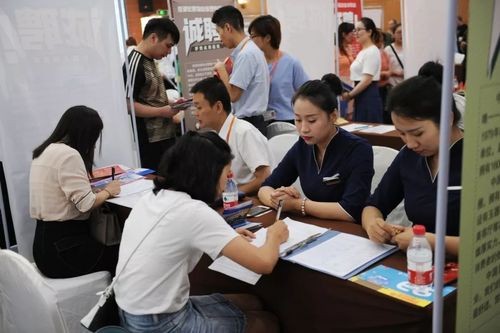 大学招聘会优先本地人吗 大学里面的招聘会人人都能去吗