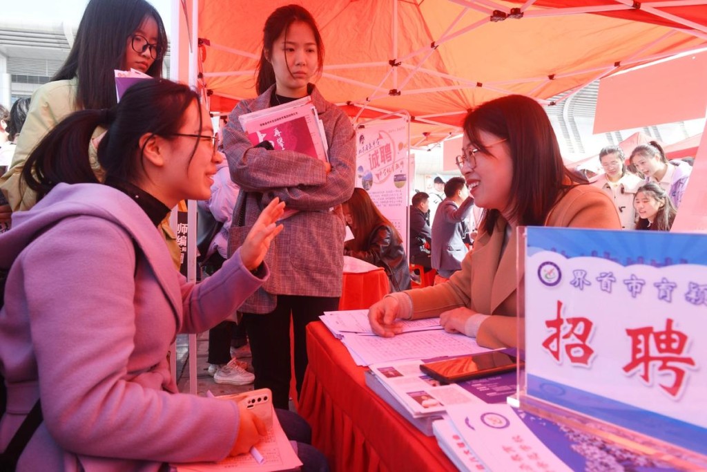 大学招聘会是本地的吗 大学里面的招聘会