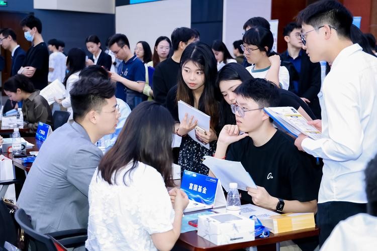 大学招聘都要本地的吗 大学招聘会是直接招走吗