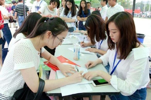 女孩子怎么找工作 普通女生怎么找到好工作