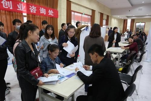 学校招聘会优先本地人么 学校招聘会直接签约吗