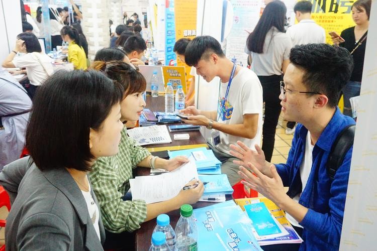 本地大学生招聘现场面试 大学生招聘面试的时候会问什么