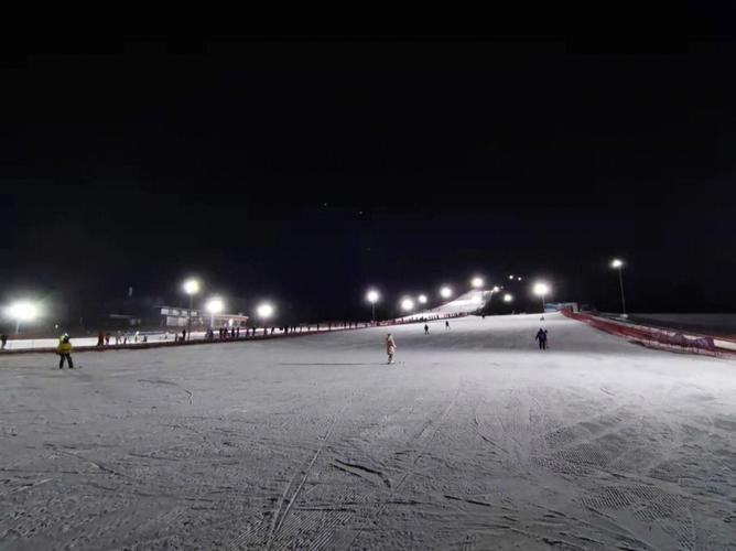 夜场滑雪场为什么没人去 滑雪场夜场灯光多少