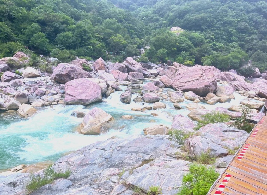 宝泉八里沟夜场在哪里啊 宝泉八里沟门票多少钱