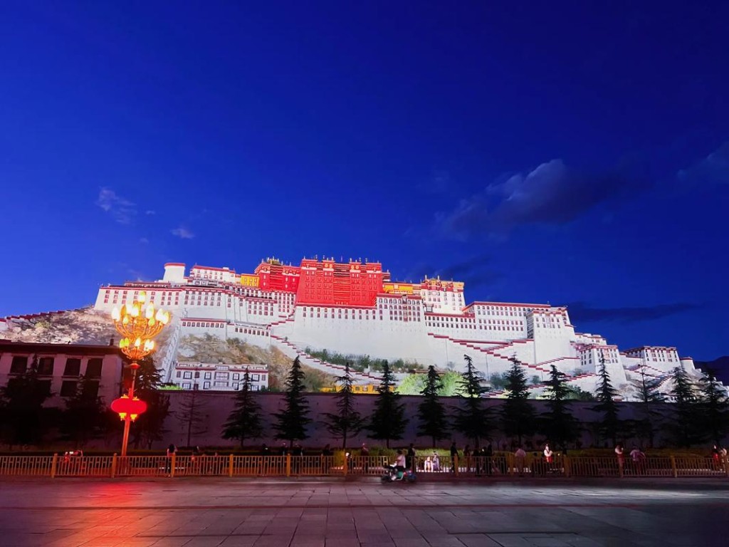 布达拉宫夜场在哪里 布达拉宫夜景最佳位置